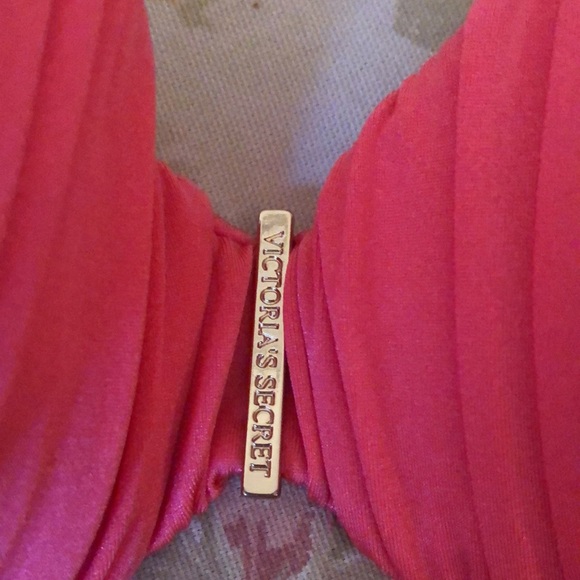 Strapless Victoria’s Secret bathing suite top - Picture 3 of 3